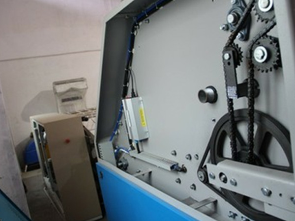 
		床單折疊機(jī)
	(圖1)