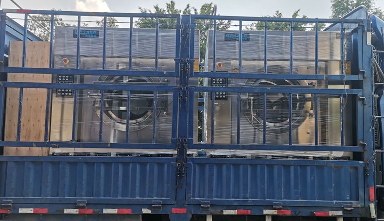 
		客戶采購(gòu)的2臺(tái)100公斤洗衣機(jī)裝車(chē)發(fā)貨
		(圖5)